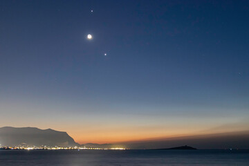 介绍万里长城的历史故事