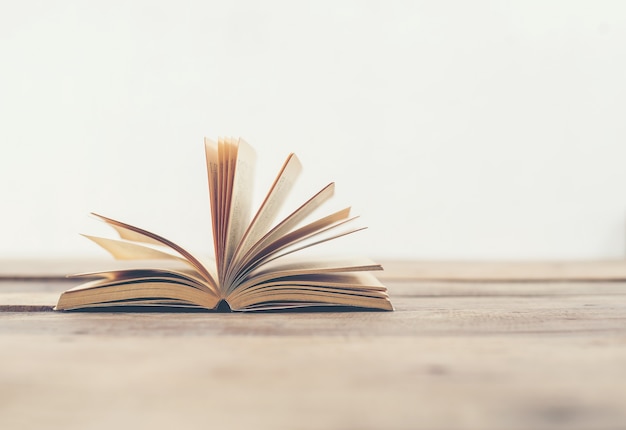 家里养两只猫总是打架要不要分开饲养